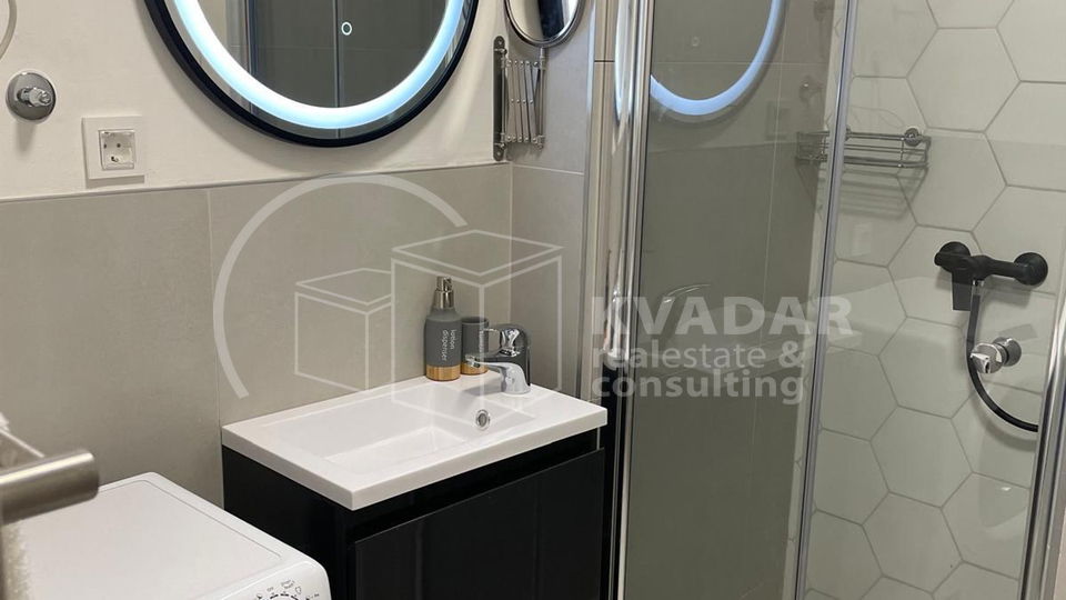 Zaton kod Zadra/kuća sa 4 luksuzna apartmana/odlična investicija!!