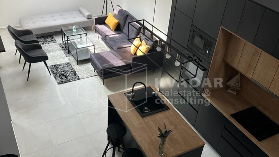Zaton kod Zadra/kuća sa 4 luksuzna apartmana/odlična investicija!!