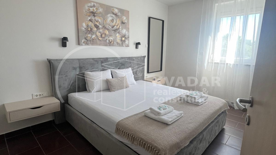 Zaton kod Zadra/kuća sa 4 luksuzna apartmana/odlična investicija!!