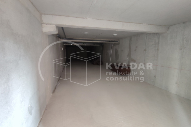 ZADAR/BORIK/Prodaje se podrumski prostor-garaža-78m2!
