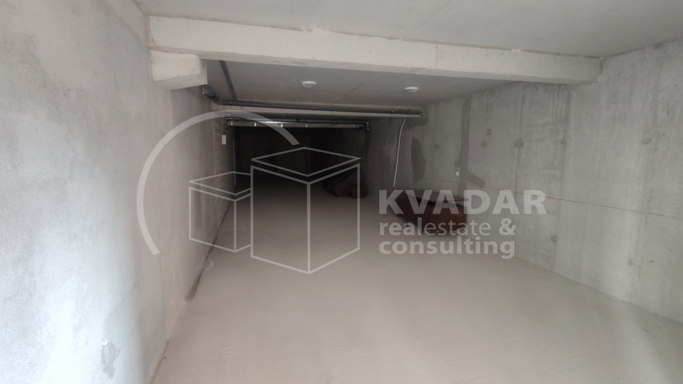 ZADAR/BORIK/Prodaje se podrumski prostor-garaža-78m2!
