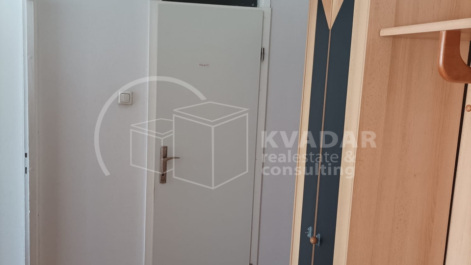 STAN JARUN/ODLIČNA LOKACIJA/65m2 /LOĐA/SPREMIŠTE/LIFT!