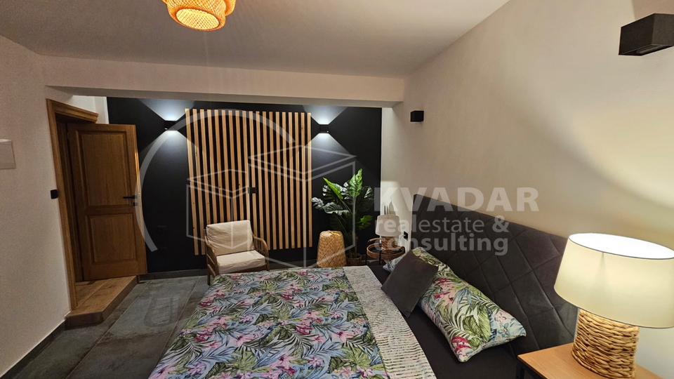 Kamena kuća u centru Kaštel Starog, 50m od more, novorenovirana - Designer Home