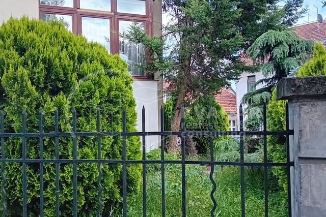 PROSTRANA OBITELJSKA KUĆA (ZGRADA)/3 POSLOVNA PROSTORA/IZVRSNA LOKACIJA