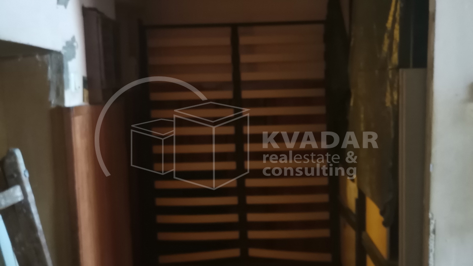 Zagreb/Dalmatinska ulica/3-soban stan 69m2/ za adaptaciju!