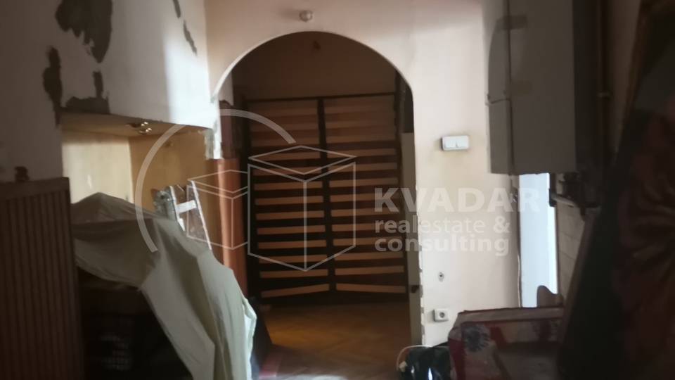 Zagreb/Dalmatinska ulica/3-soban stan 69m2/ za adaptaciju!