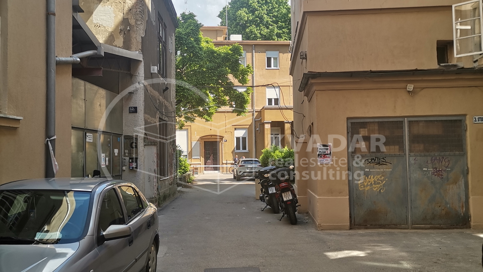 Zagreb/Dalmatinska ulica/3-soban stan 69m2/ za adaptaciju!