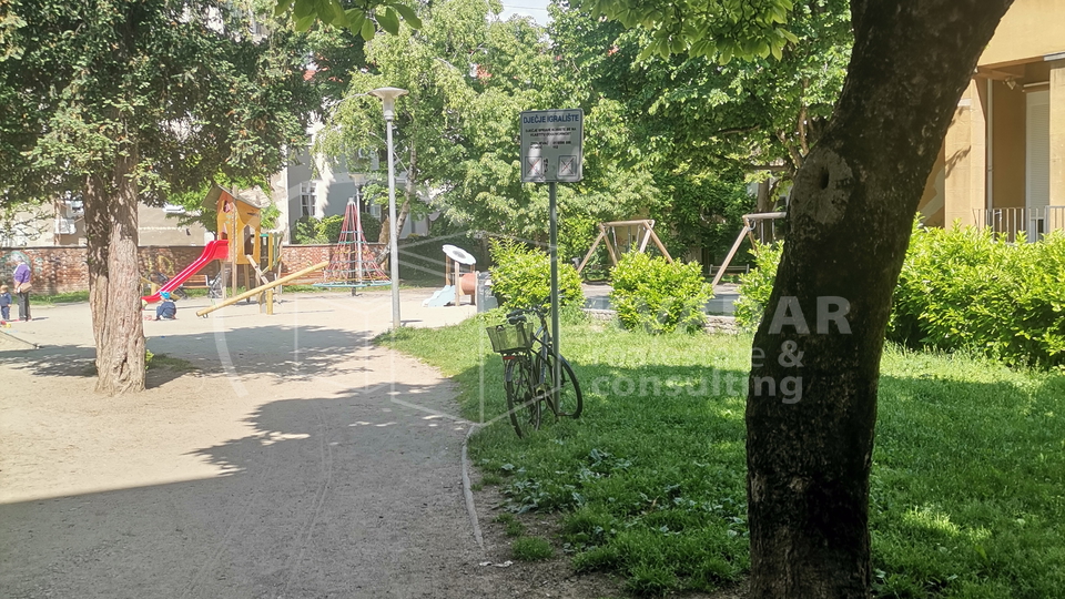 Zagreb/Dalmatinska ulica/3-soban stan 69m2/ za adaptaciju!