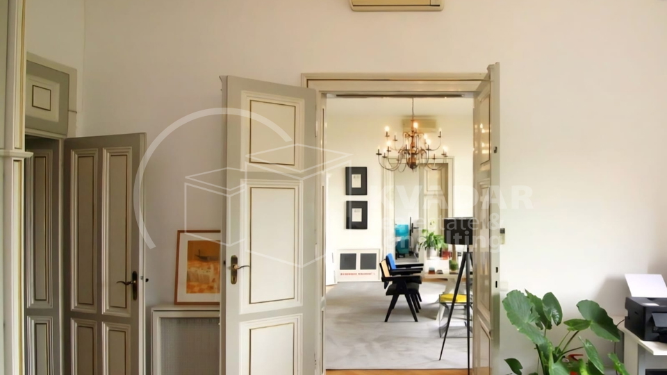 ZAGREB, ZRINJEVAC, CENTAR, 7-SOBNI STAN, 177 m2 I POTKROVLJE 120m2!!!