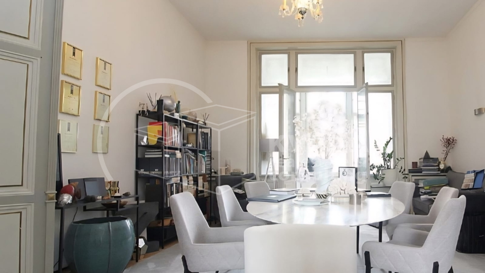 ZAGREB, ZRINJEVAC, CENTAR, 7-SOBNI STAN, 177 m2 I POTKROVLJE 120m2!!!