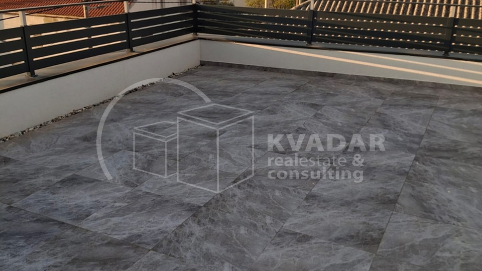 PREKRASAN APARTMAN / VIR / NOVOGRADNJA / IZVRSNA LOKACIJA