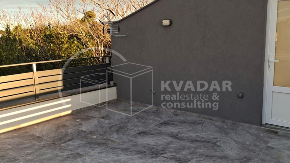 PREKRASAN APARTMAN / VIR / NOVOGRADNJA / IZVRSNA LOKACIJA