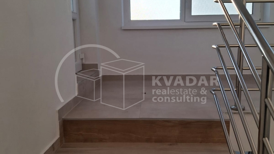 ATRAKTIVAN APARTMAN / VIR / NOVOGRADNJA / IZVRSNA LOKACIJA