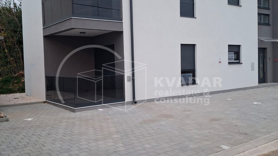ATRAKTIVAN APARTMAN / VIR / NOVOGRADNJA / IZVRSNA LOKACIJA