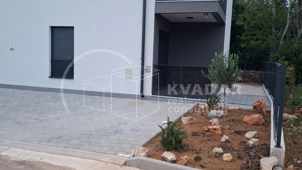 ATRAKTIVAN APARTMAN / VIR / NOVOGRADNJA / IZVRSNA LOKACIJA