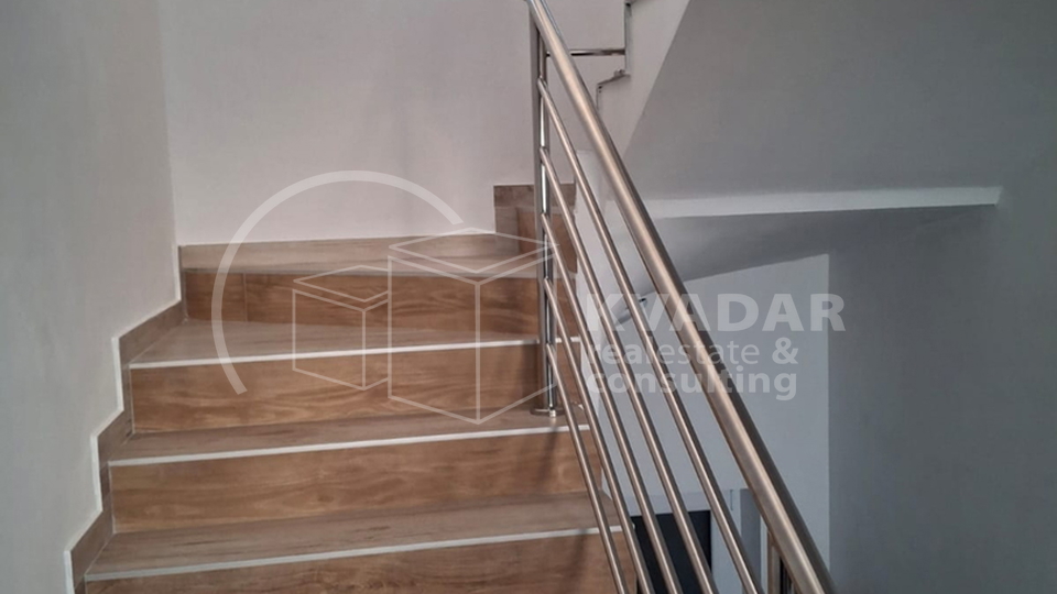 ATRAKTIVAN APARTMAN / VIR / NOVOGRADNJA / IZVRSNA LOKACIJA