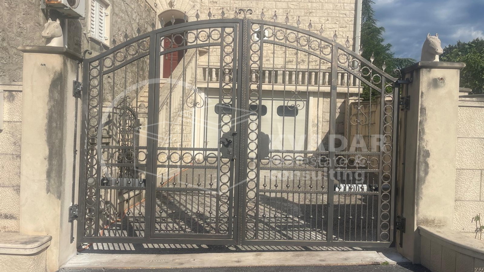 Newly renovated, fully equipped apartment in a stone house in the center of Gornji Humac - island of Brac