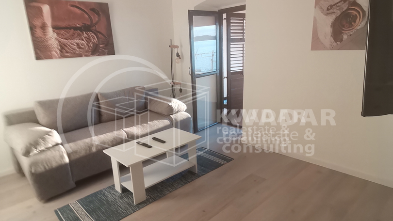 JEDINSTVENA PRILIKA!ŠIBENIK/1.RED DO MORA(NA RIVI)KUĆA(180,55 m2)SA POSLOVNIM PROSTOROM I 2 STANA!