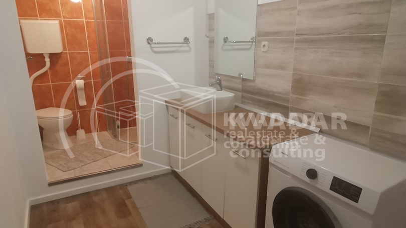 JEDINSTVENA PRILIKA!ŠIBENIK/1.RED DO MORA(NA RIVI)KUĆA(180,55 m2)SA POSLOVNIM PROSTOROM I 2 STANA!