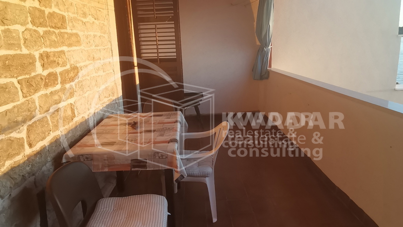 JEDINSTVENA PRILIKA!ŠIBENIK/1.RED DO MORA(NA RIVI)KUĆA(180,55 m2)SA POSLOVNIM PROSTOROM I 2 STANA!