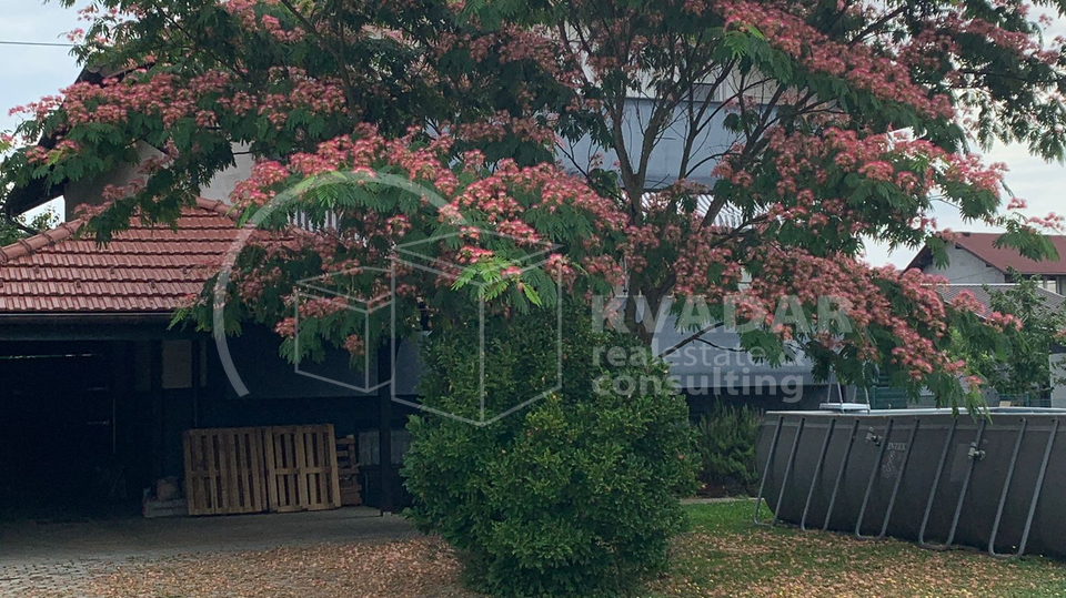 Dugo Selo-Brckovljani/kuća-dva stana- 345m2/parcela 718m2/parking!!