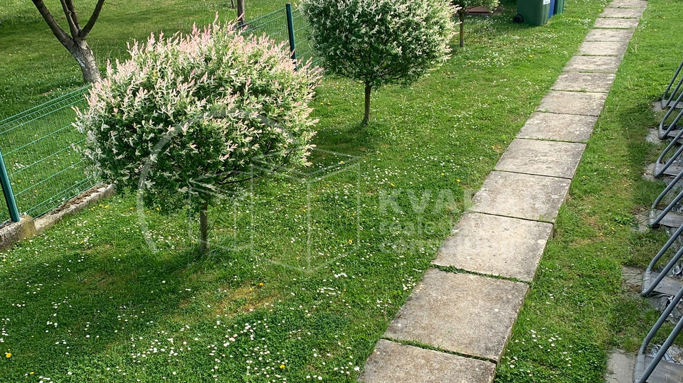 Dugo Selo-Brckovljani/kuća-dva stana- 345m2/parcela 718m2/parking!!