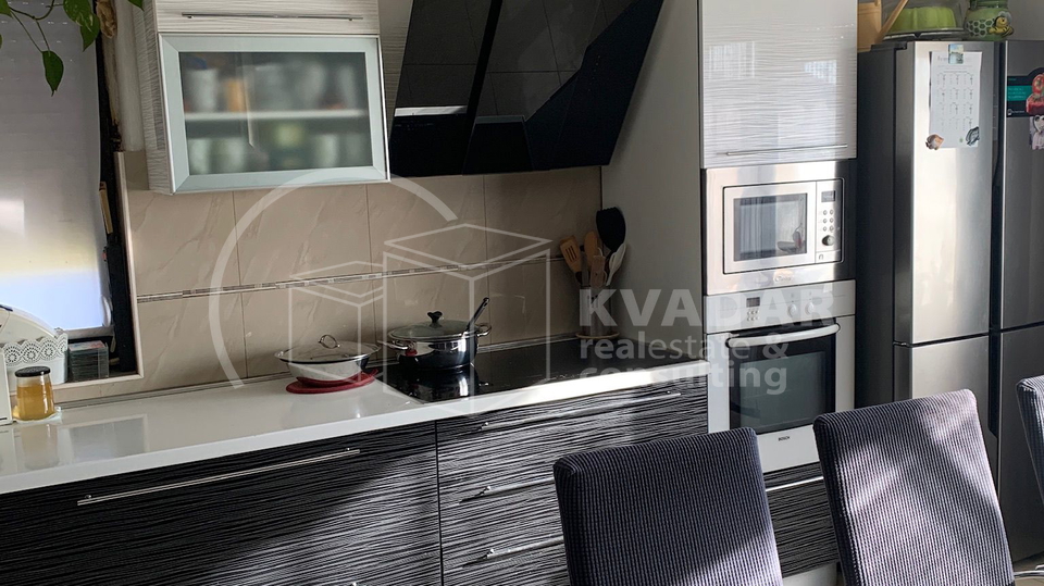 Dugo Selo-Brckovljani/kuća-dva stana- 345m2/parcela 718m2/parking!!