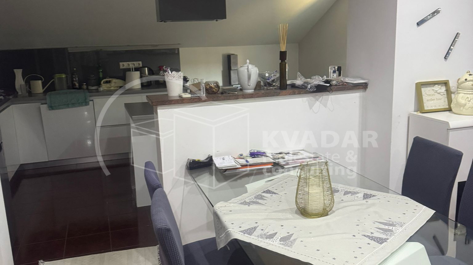 Dugo Selo-Brckovljani/kuća-dva stana- 345m2/parcela 718m2/parking!!