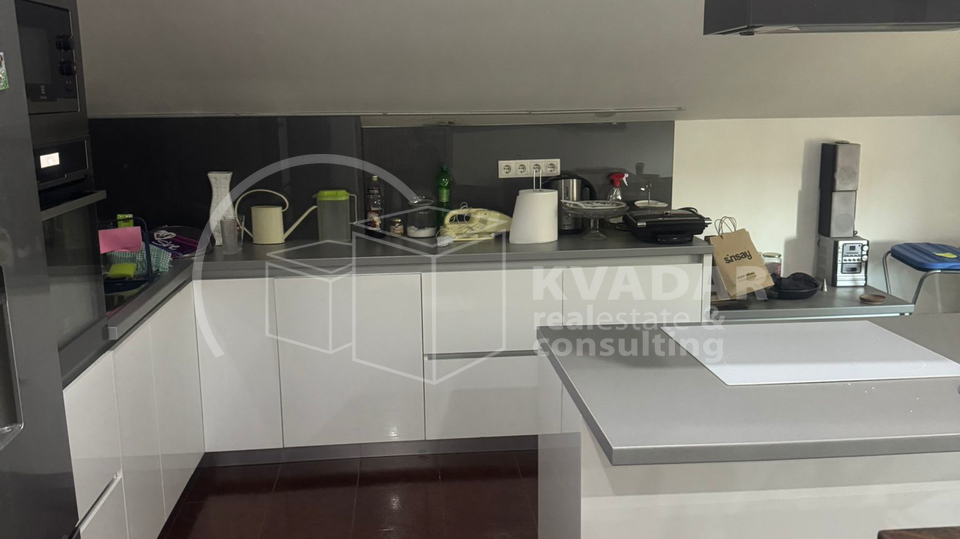 Dugo Selo-Brckovljani/kuća-dva stana- 345m2/parcela 718m2/parking!!