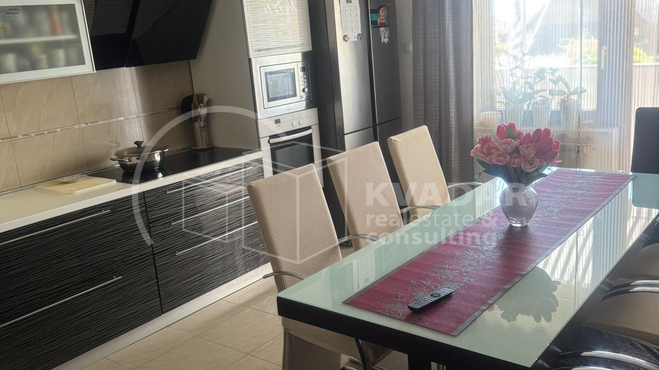 Dugo Selo-Brckovljani/kuća-dva stana- 345m2/parcela 718m2/parking!!