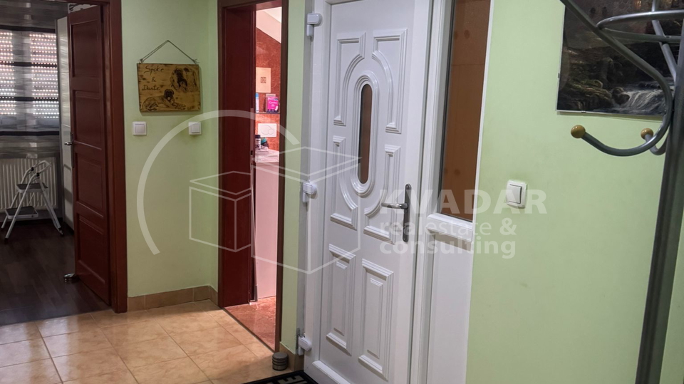 Dugo Selo-Brckovljani/kuća-dva stana- 345m2/parcela 718m2/parking!!