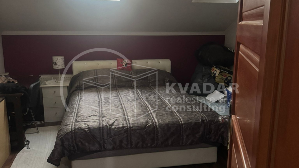 Dugo Selo-Brckovljani/kuća-dva stana- 345m2/parcela 718m2/parking!!