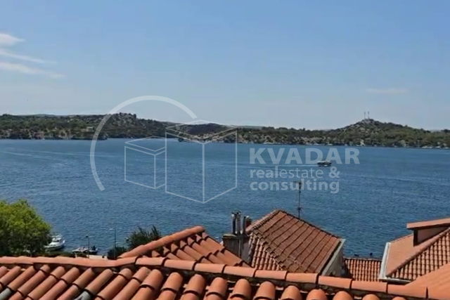 Šibenik/Top prilika! Top lokacija! Prodaje se kamena kuća površine 64 m2 u samom centru!