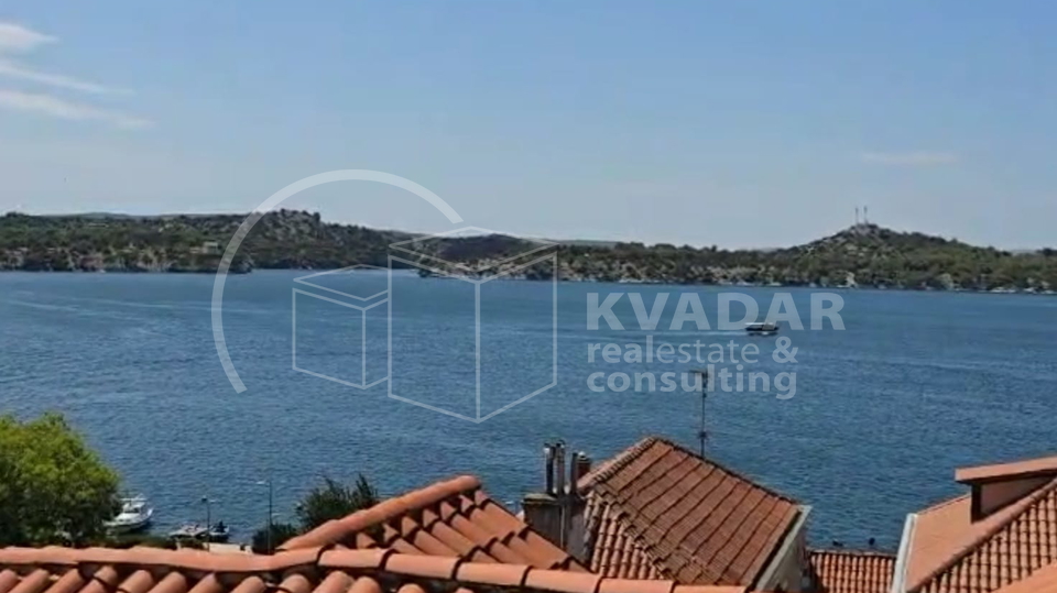 &Scaron;ibenik&sol;Top prilika&excl; Top lokacija&excl; Prodaje se kamena ku&cacute;a&sol;stan povr&scaron;ine 64 m2 u samom centru&excl;