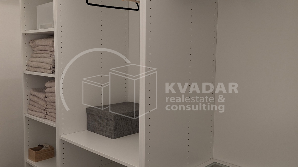 Centar&sol;Amru&scaron;eva&sol;lijepi 3-sobni stan sa terasom&excl;