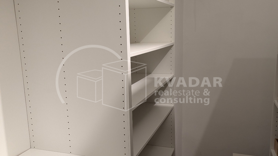 Centar&sol;Amru&scaron;eva&sol;lijepi 3-sobni stan sa terasom&excl;