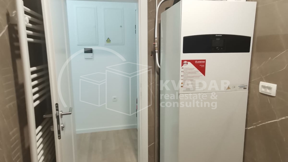 &Ccaron;rnomerec&sol;penthouse 98m2&plus;terasa&plus;balkon&plus;2VPM&sol;lift