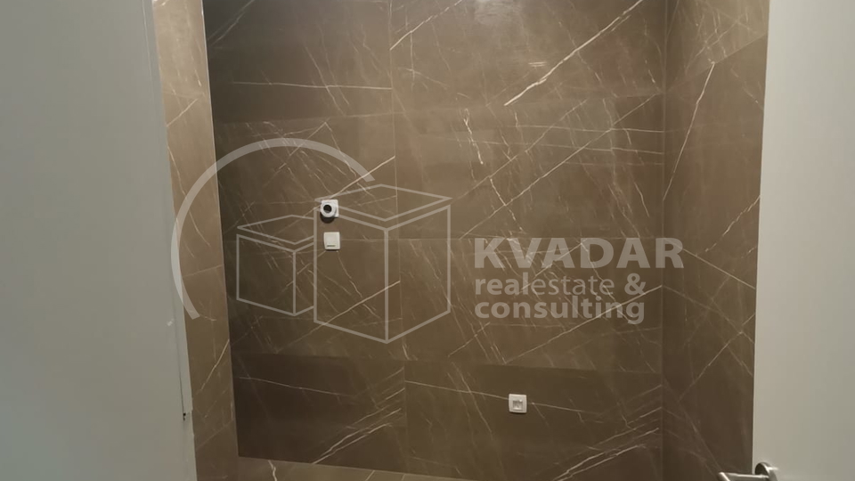 &Ccaron;rnomerec&sol;penthouse 98m2&plus;terasa&plus;balkon&plus;2VPM&sol;lift