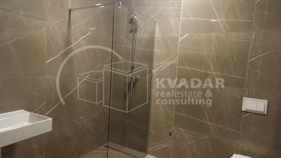 &Ccaron;rnomerec&sol;penthouse 98m2&plus;terasa&plus;balkon&plus;2VPM&sol;lift