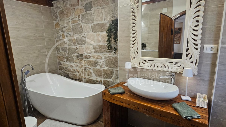 Stone house with a terrace - 3 floors -completely restored