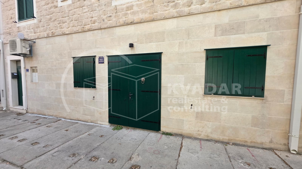 Novorenovirani stan - Ka&scaron;tel Stari 30m od pla&zcaron;e