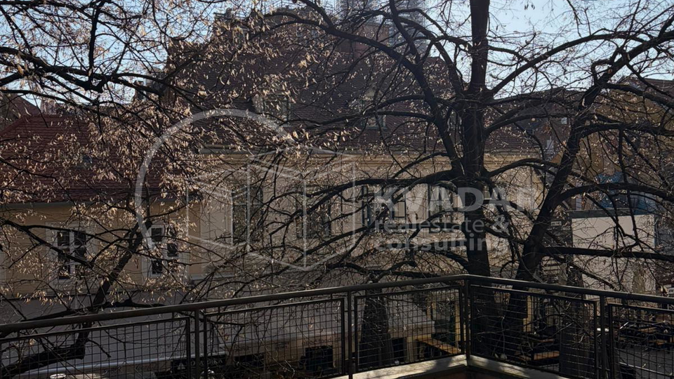 Strogi centar&sol;Tkal&ccaron;i&cacute;eva&sol;stan 80m2&plus;terasa 34m2&excl;