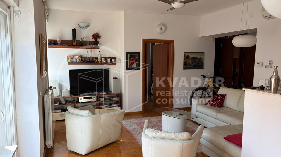 Strogi centar&sol;Tkal&ccaron;i&cacute;eva&sol;stan 80m2&plus;terasa 34m2&excl;