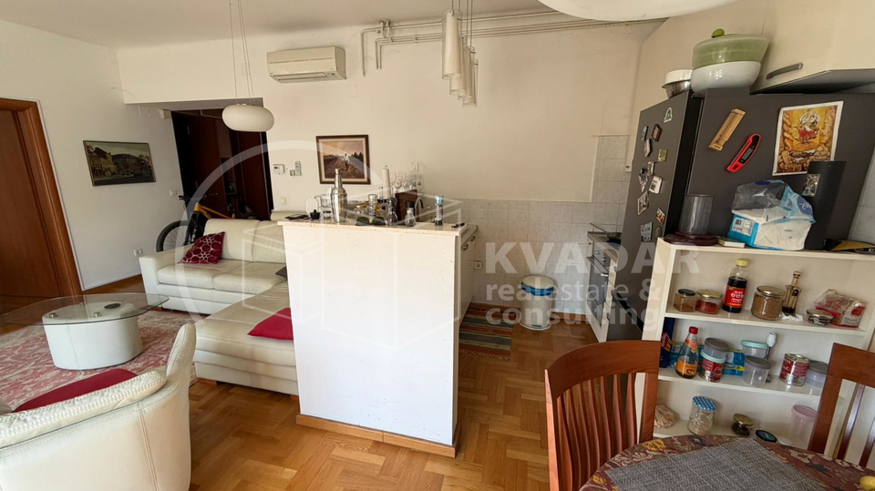 Strogi centar&sol;Tkal&ccaron;i&cacute;eva&sol;stan 80m2&plus;terasa 34m2&excl;