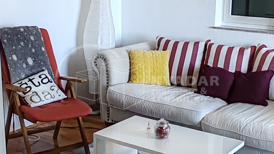 &Scaron;ibenik&sol;Brodarica&sol;stan 84m2 osun&ccaron;ani s pogledom na more&sol;parking&excl;