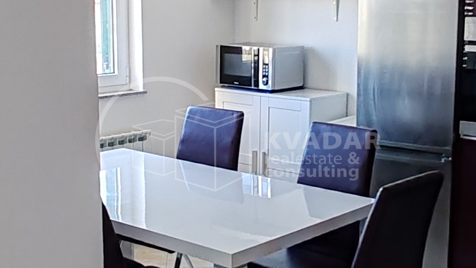 &Scaron;ibenik&sol;Brodarica&sol;stan 84m2 osun&ccaron;ani s pogledom na more&sol;parking&excl;