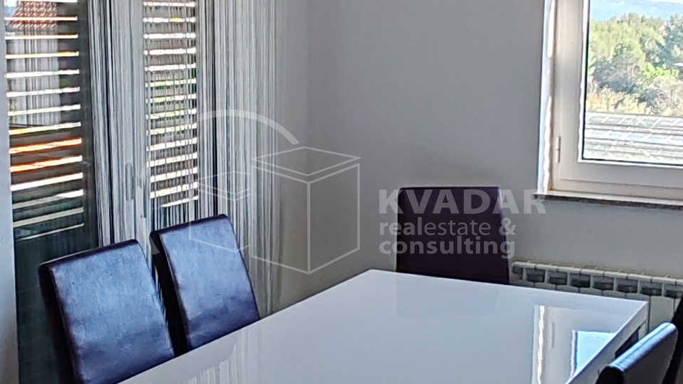 &Scaron;ibenik&sol;Brodarica&sol;stan 84m2 osun&ccaron;ani s pogledom na more&sol;parking&excl;