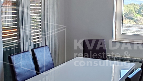 &Scaron;ibenik&sol;Brodarica&sol;apartman 84m2 osun&ccaron;ani s pogledom na more&sol;parking&excl;