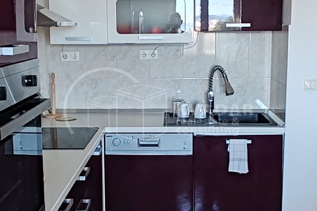 Šibenik/Brodarica/stan 84m2 osunčani s pogledom na more/parking!