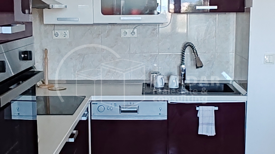 &Scaron;ibenik&sol;Brodarica&sol;stan 84m2 osun&ccaron;ani s pogledom na more&sol;parking&excl;